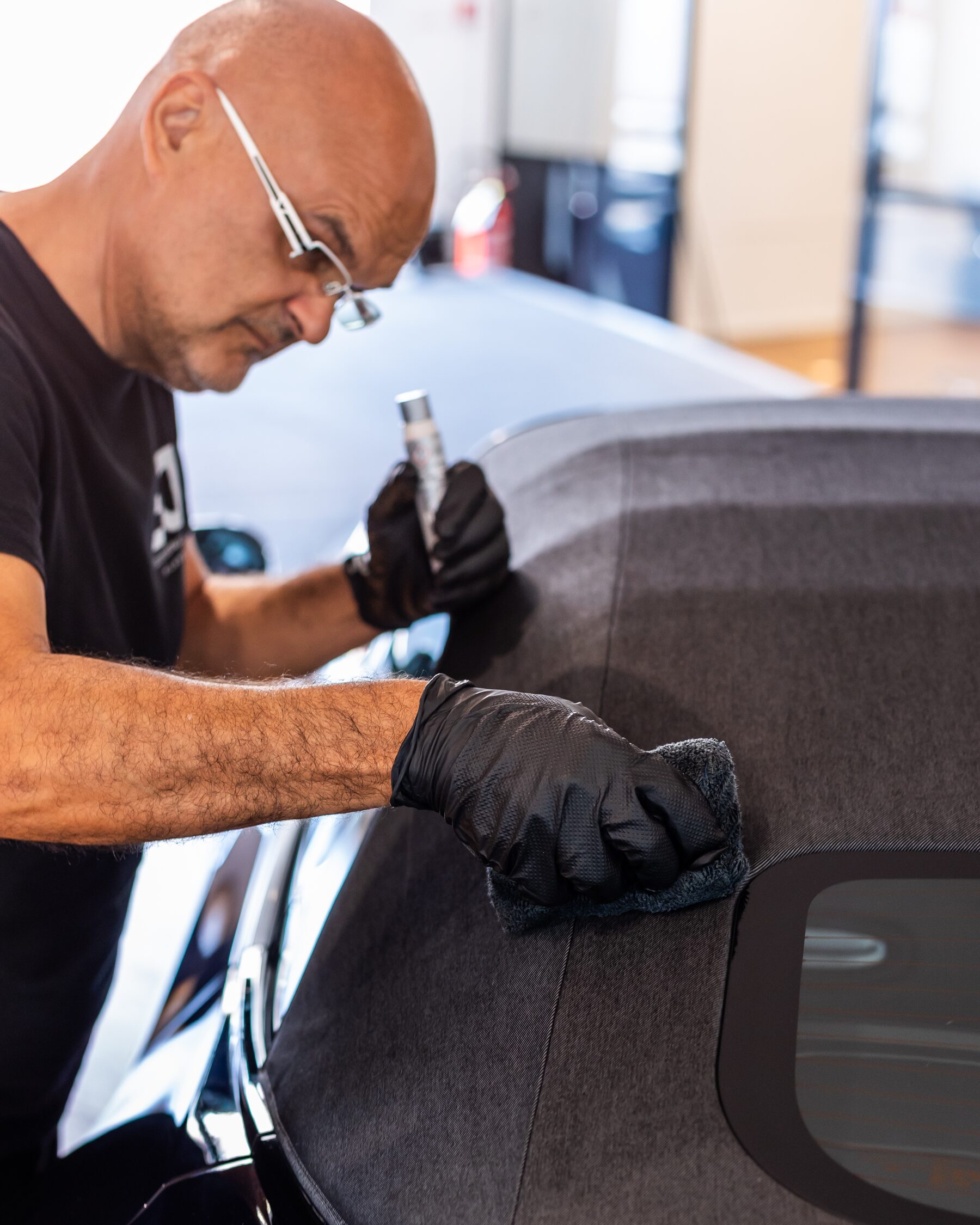 Impermeabilizzazione della capote in tessuto di un'auto cabrio — Elite Detailing Milano