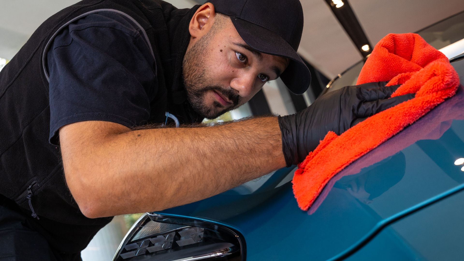 Applicazione del ceramic coating sulla carrozzeria — Elite Detailing Milano